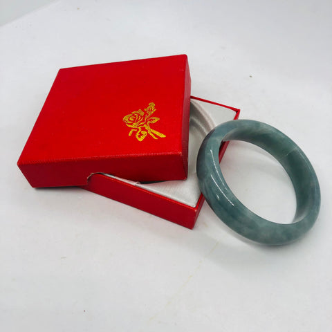 Jade Bracelet (ကျောက်စိမ်းလက်ကောက်)